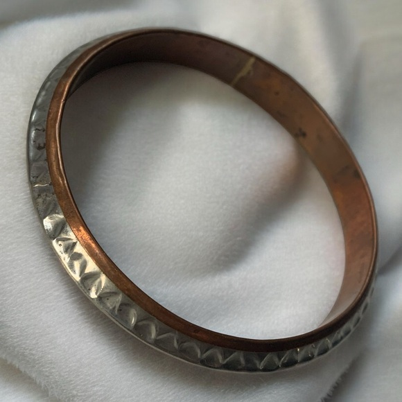 Vintage Hammered Etched Silver & Copper Metal Bangle Bracelet Unisex Jewelry - Picture 1 of 7